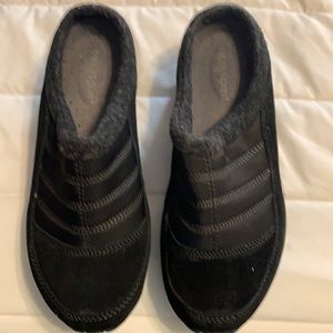 Easy spirit slip ons